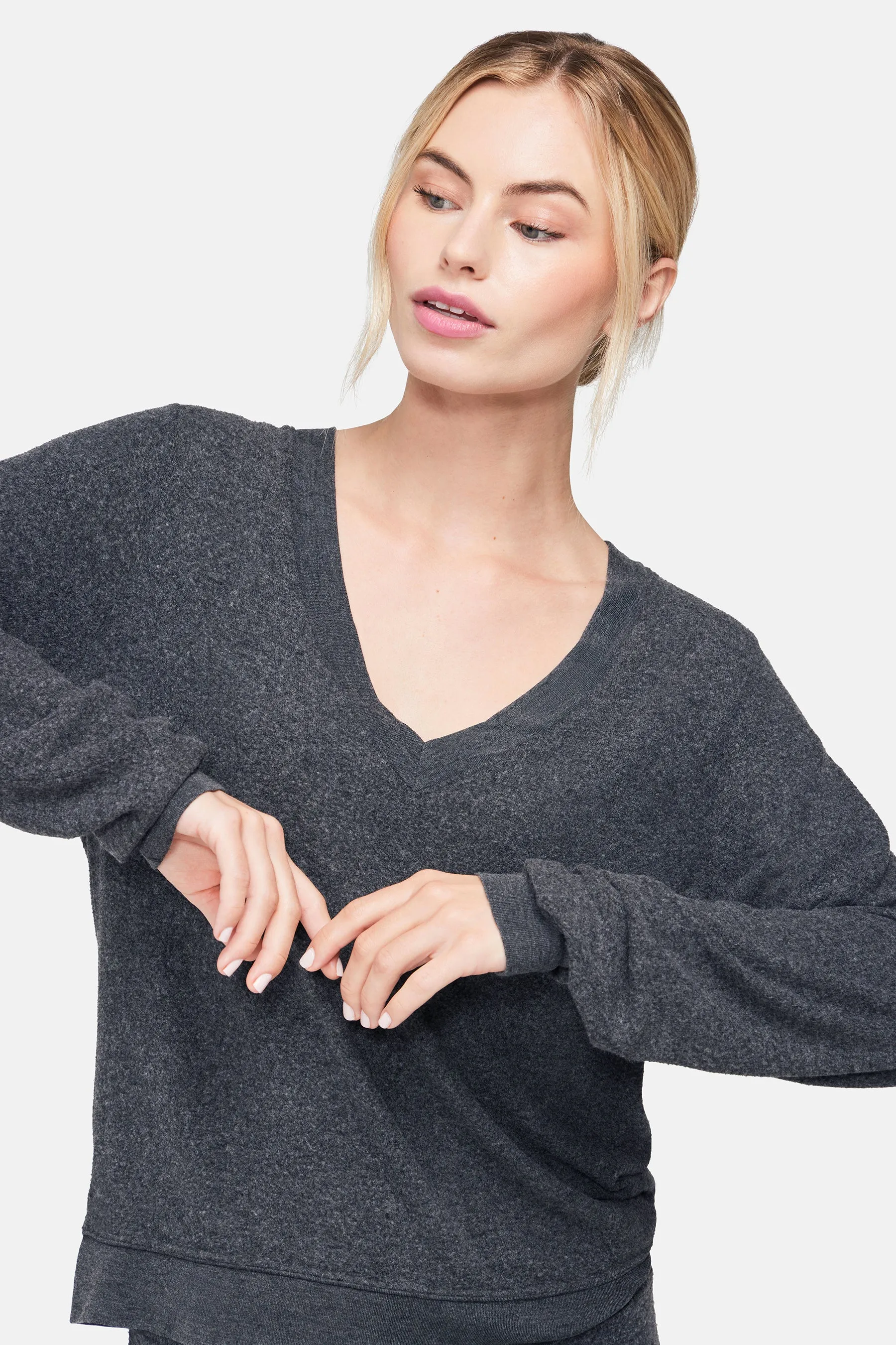 Baggy Beach Jumper Deep V  | Clean Black