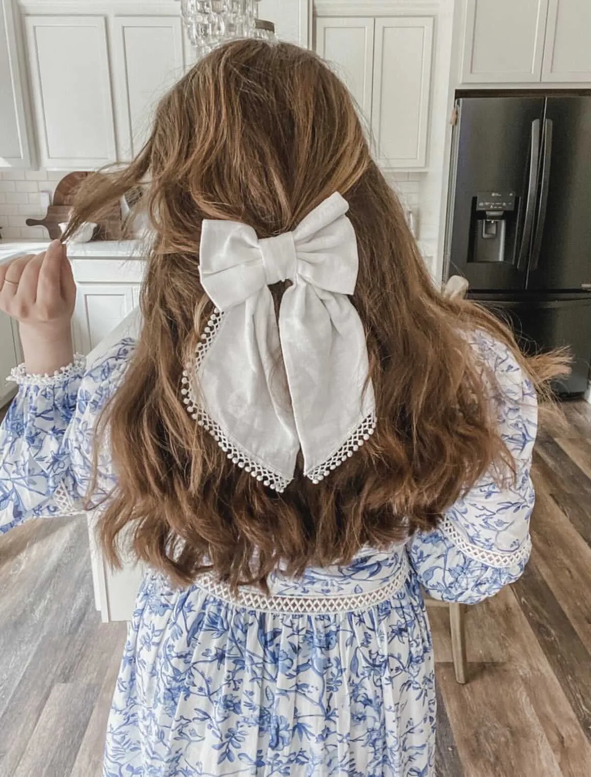 Jaylin White Linen Hair Bow