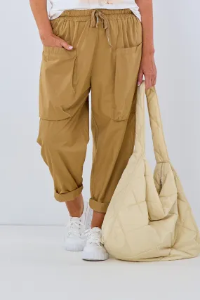 Leichte Baggy Hose mit großen aufgesetzten Taschen, camel