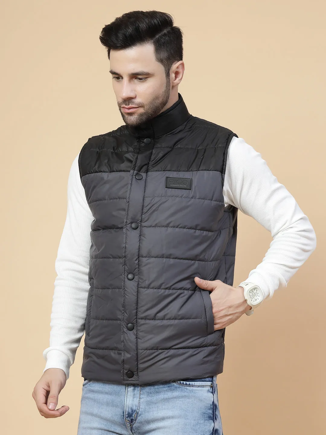 Men Colorblocked Sleeveless Puffer Jacket